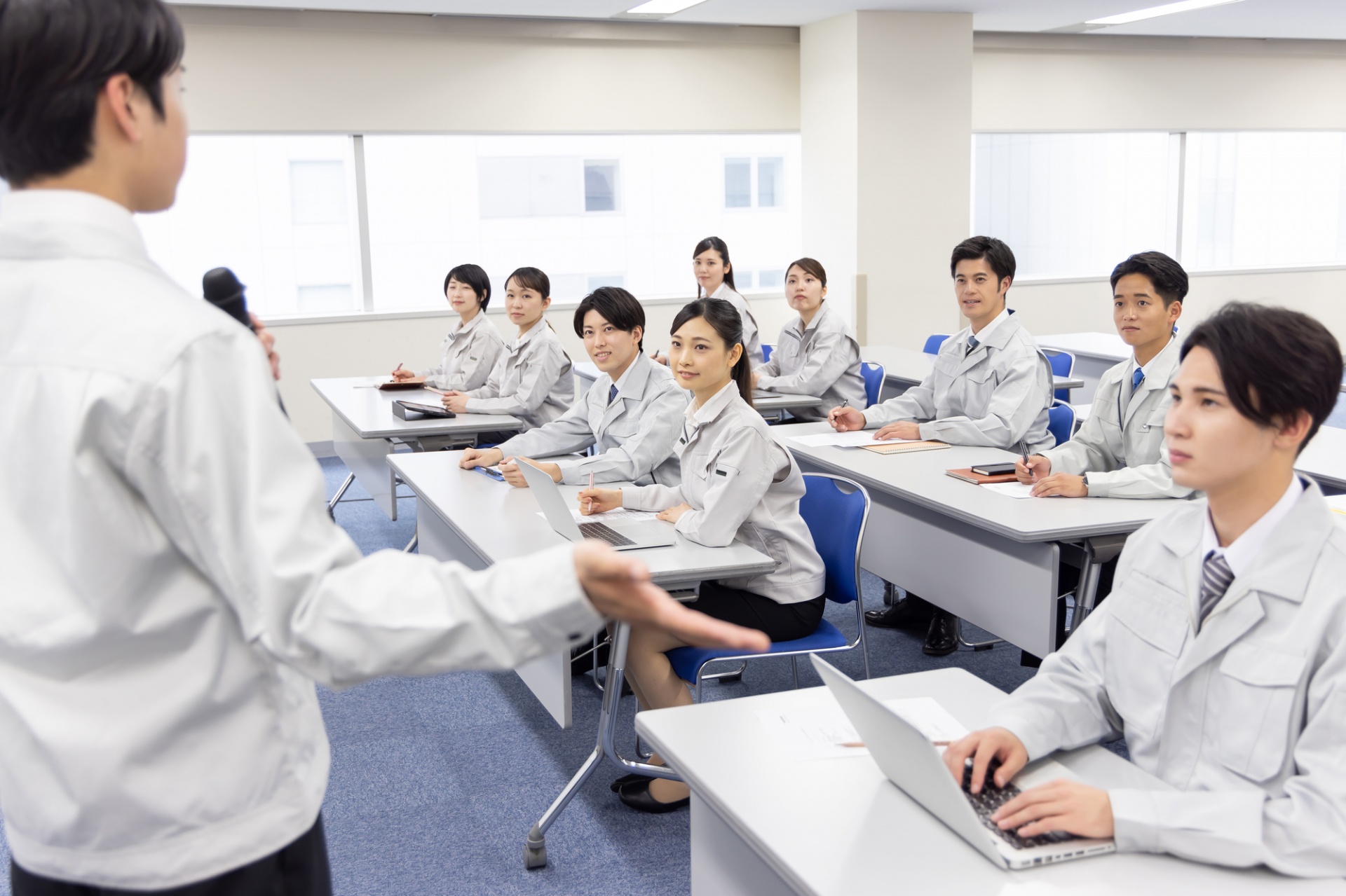 塗装会社が悩む人材不足解消のために従業員の定着率を上げる方法